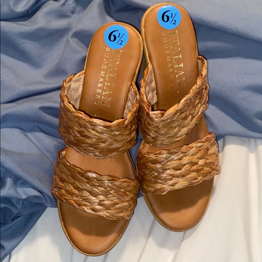 Comfy wedge sandals